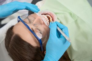 dentist scaling teeth